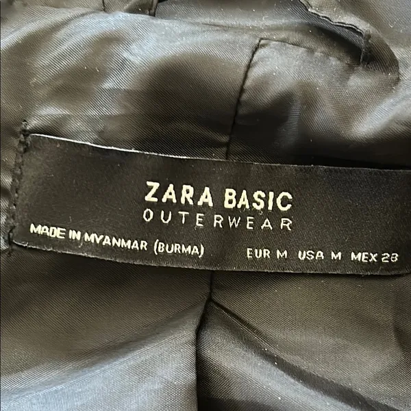 Zara Women's Black Utility Jacket with Gold Accents - Image 9