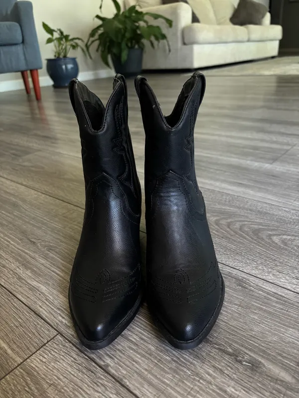 Soda Black Ankle Cowgirl Boots - Image 4