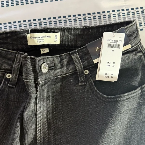 NWT Abercrombie & Fitch Curve Love High Rise Mom Jeans: Washed Black, Size 28 - Image 7