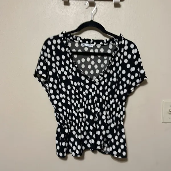 Zara plunging v neck black and‎ white polka dot print Top Size Medium - Image 2