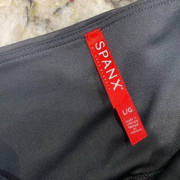 Spanx Faux Leather Camo Black Leggings Size Large‎ - Image 5