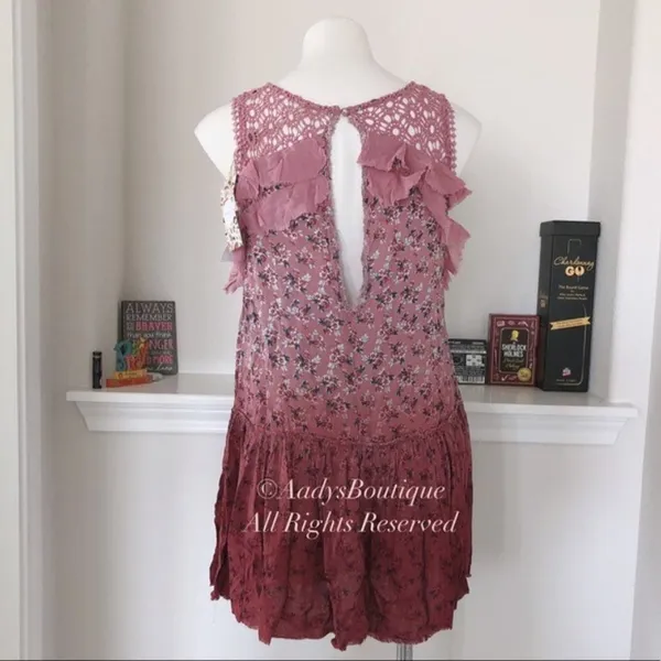 Gimmicks by BKE Mauve High Neck Pieces Floral Top Size M New with Tag - Image 5