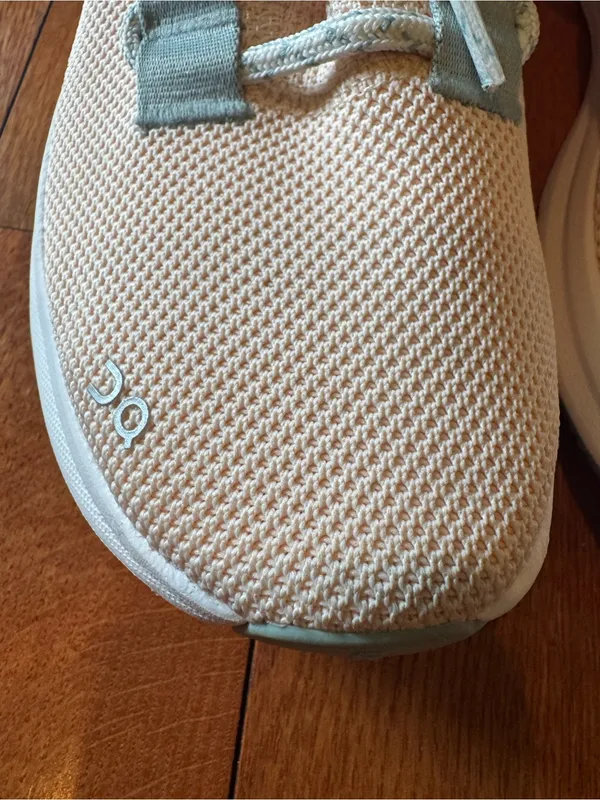 On Running Cloudeasy Sneakers Women's Size 9 Fawn Surf Like New - Image 2