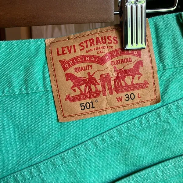 Levis Lime Green Rolled Denim Shorts Size 30 - Image 3