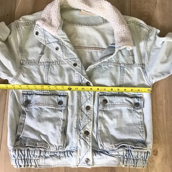 We The‎ Free People Ariel Cozy Denim Bomber Jacket S Light Blue Barn Coat - Image 4