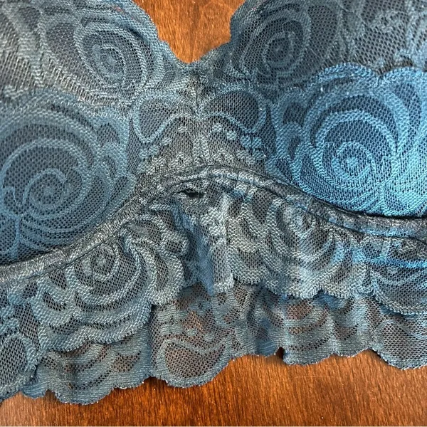 Victoria's Secret Lace Bralette Padded Medium - Image 3