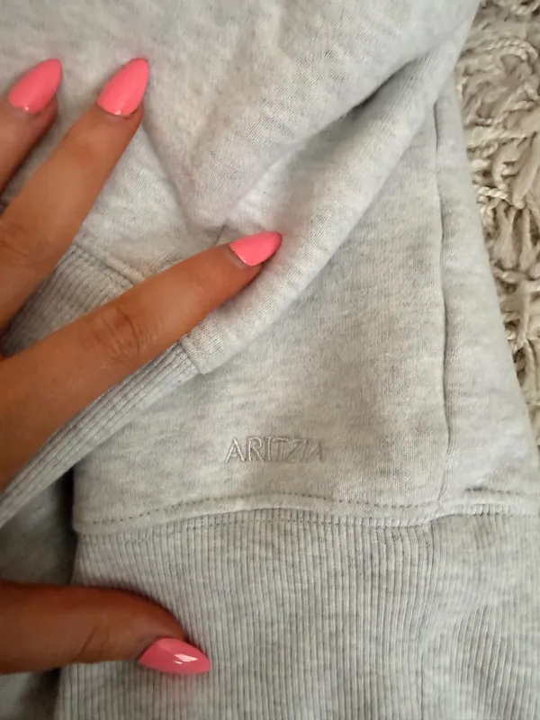Aritzia Sweatfleece Perfect Fit Crewneck - Image 4