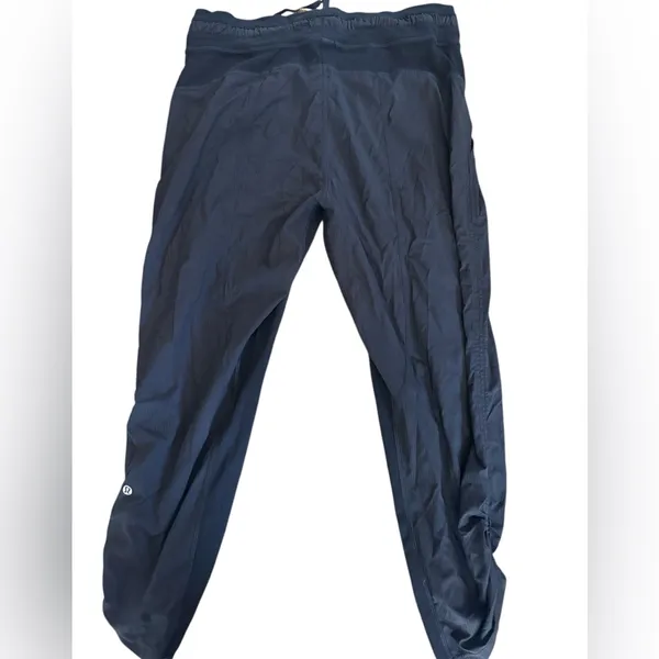 Lululemon Dance Studio Mid-Rise Crop 25" Black size 10 EUC Gym Workout Yoga Fun - Image 2