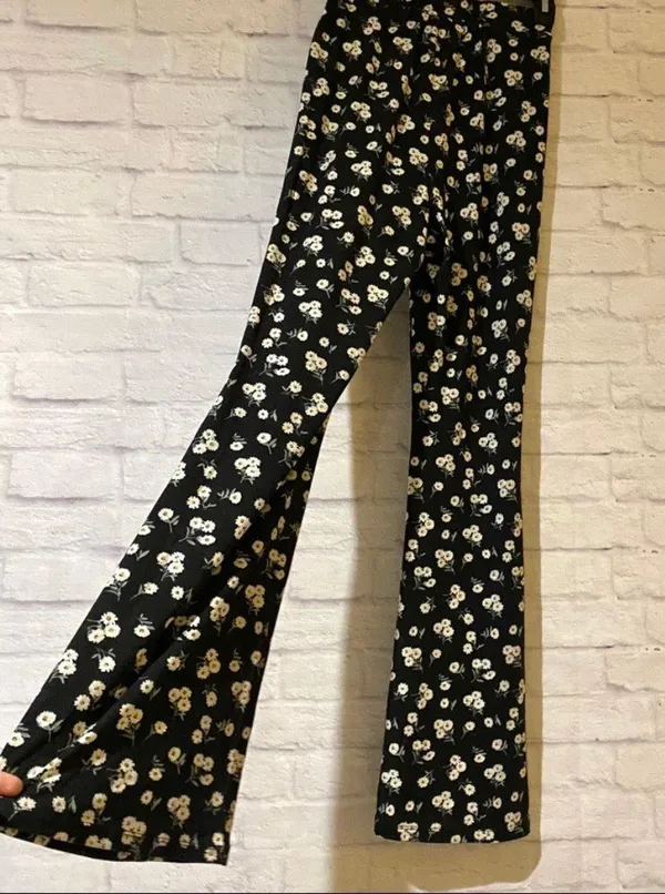 Boutique NEW Wild Child Daisy Flares - Image 11