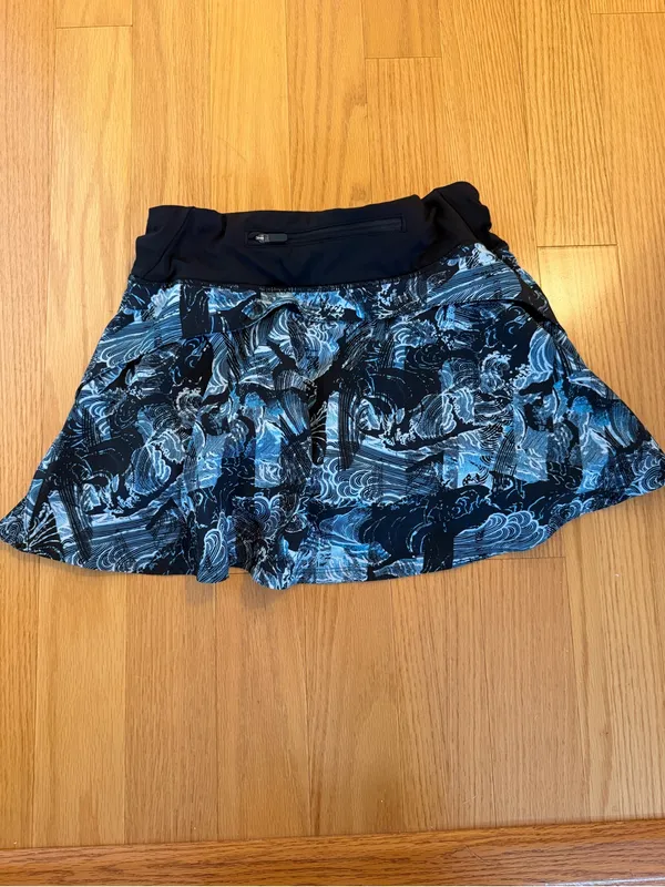 lululemon athletica Black and Blue Wave-Print Skirt - Image 2