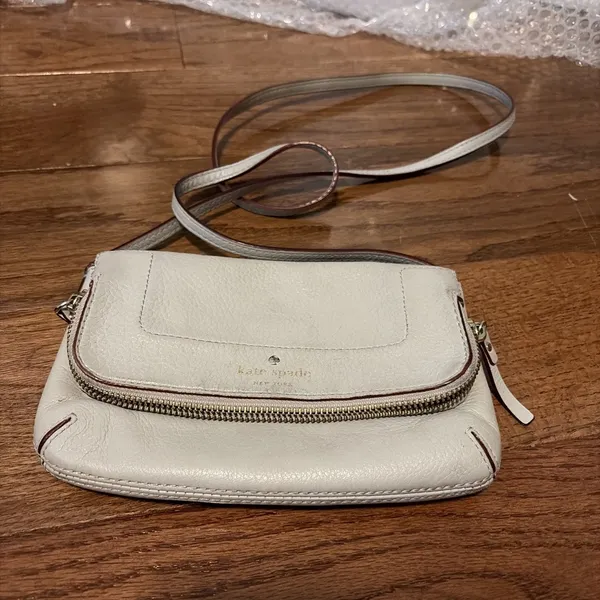 Kate‎ Spade Crossbody Bag Pebbled Leather Gray Zipper Flap Small Preppy Chic - Image 2