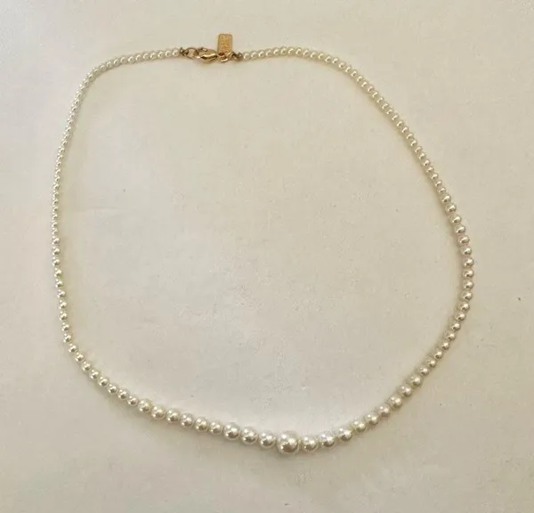 1928 faux pearl single strand necklace - Image 4