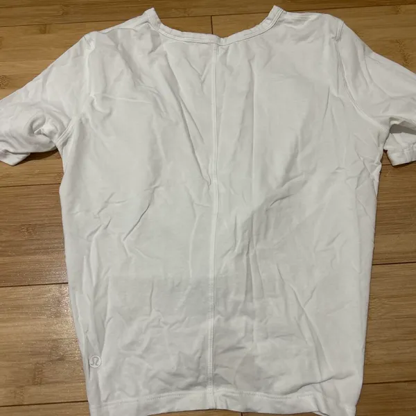 Lululemon white t-shirt with twist in front - Image 2