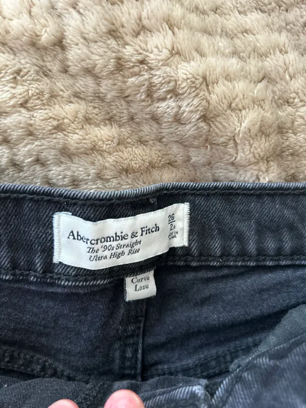 Abercrombie Curve Love Ultra High Rise 90s Straight Jeans - Image 4