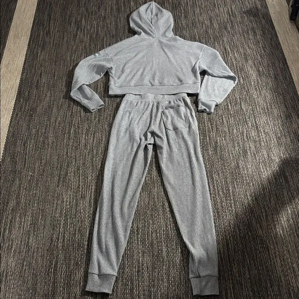 Alo Yoga Muse Set Grey Size XS - Image 2