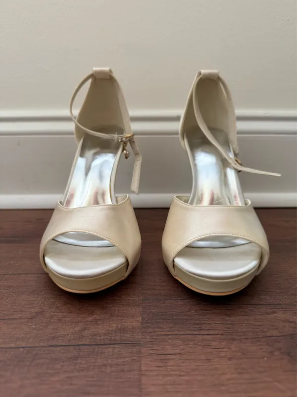 White satin platform heels Size 7.5 - Image 2