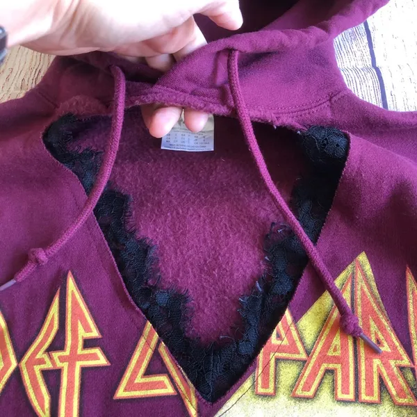 Def Leppard Hoodie Sweatshirt EUC Lace Small - Image 4