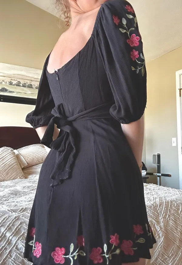 FRANCESCAS Black Floral Dress - Image 3
