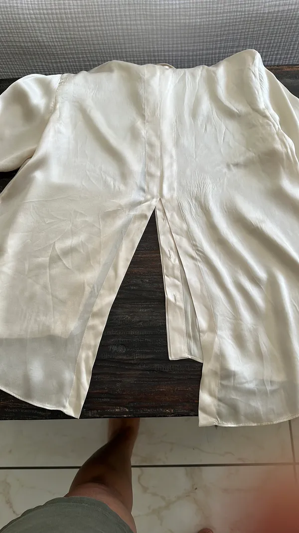 Club Monaco silk top long sleeve - Image 6