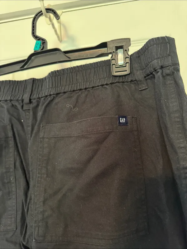 Gap Women’s Elastic Waist Black Cargo Jogger Pants - Image 10