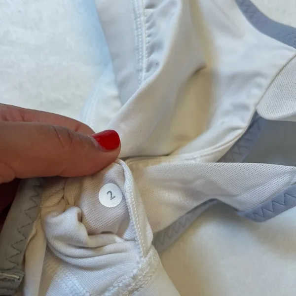 Lululemon Athletica‎ White and Gray Sports Bra Size 2 - Image 6