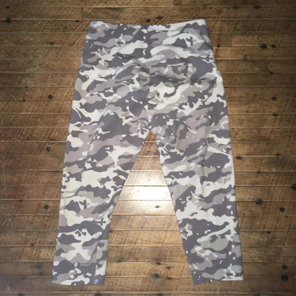 Lysse camo cropped maternity shapewear M leggings - Image 3