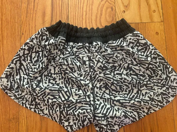 Vintage Lululemon black and white print shorts - Image 2