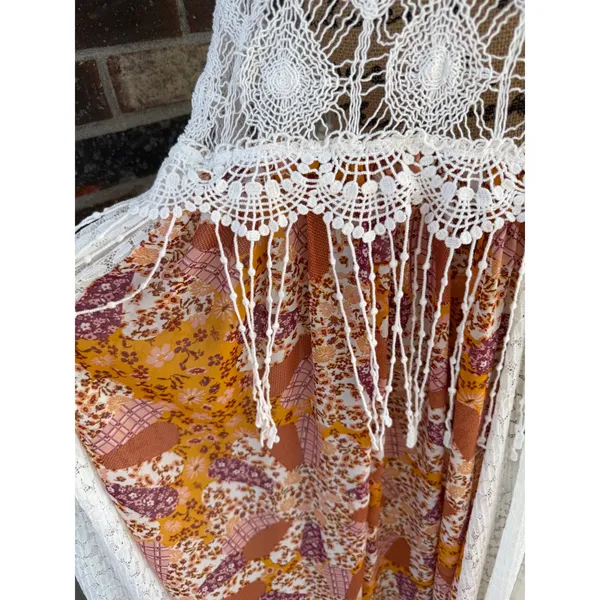 Miss Me Ditzy Floral Duster Vest XS White Lace Floral Fringe Boho‎ Crochet - Image 6
