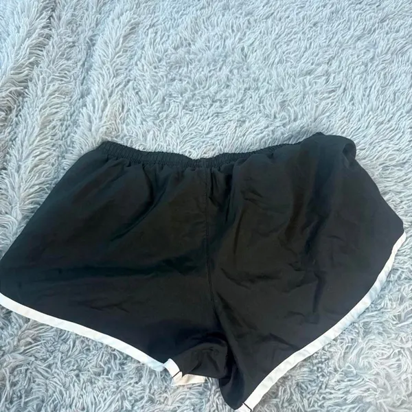 Nike Women's Black and Grey Shorts - Image 3