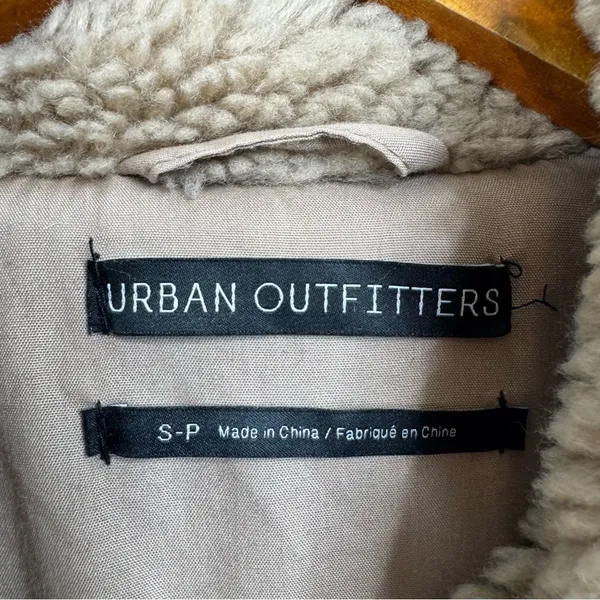 Urban Outfitters Brown Teddy Coat Size‎ Small - Image 3