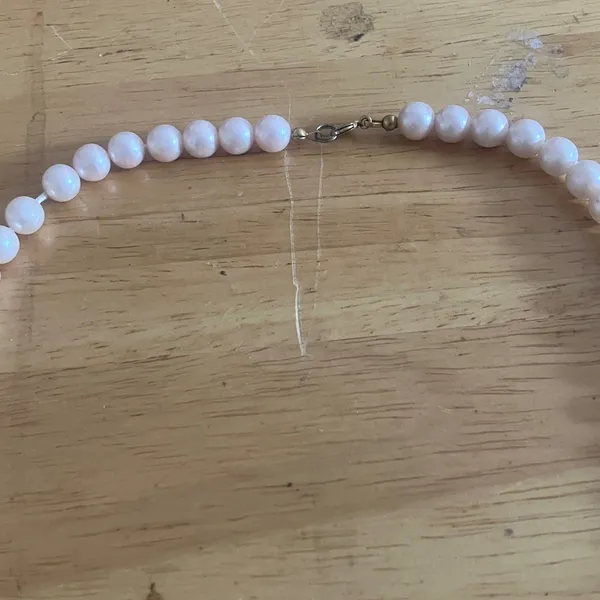 Elegant Pearl Necklace - Image 2
