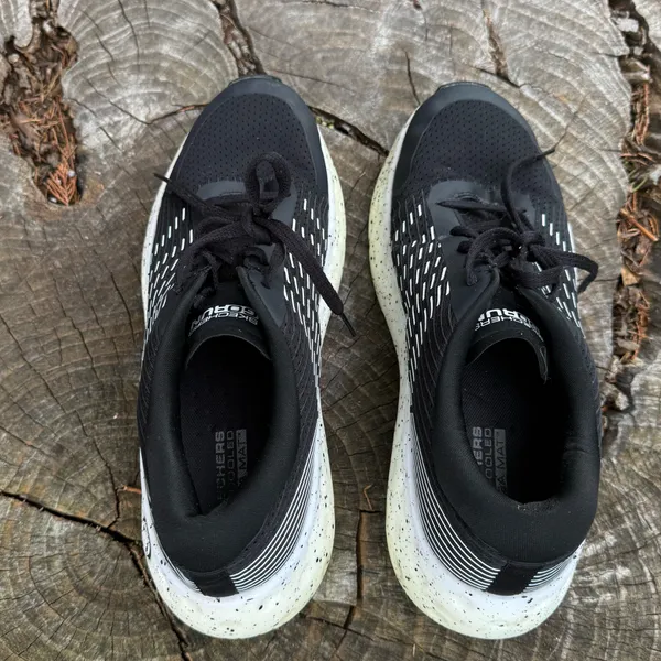 Sketchers GoRun Women’s Black And White Sneaker size 10 - Image 5