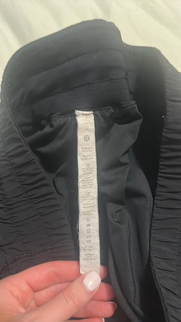 Lululemon Tracker Shorts - Image 4