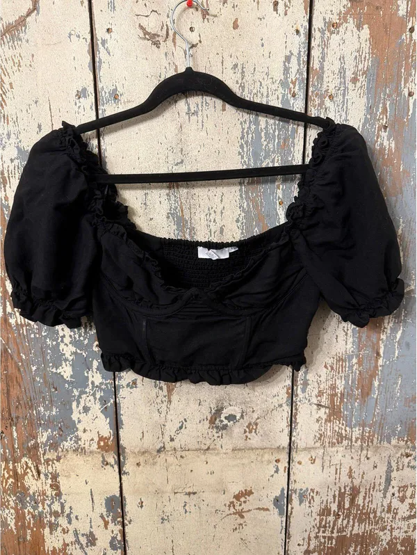 ASTR the Label Women's Feronia Top, black crop top, size Medium - Image 5