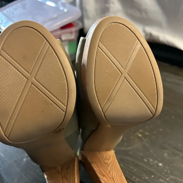 Chinese Laundry Women's olive Mules - Image 5