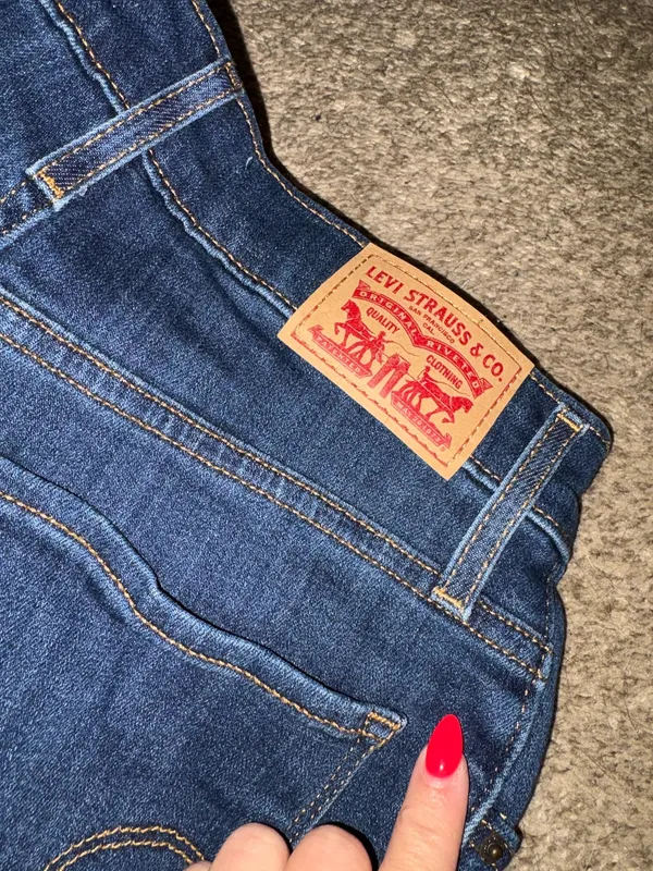Straight Leg High-Rise Levi’s Jeans - Image 4