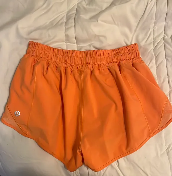 Lululemon low rise 2.5 inch hotty hots - Image 2