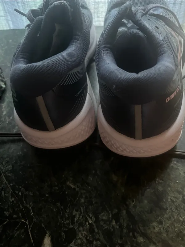 Saucony Charcoal & Pink Athletic Running Sneakers - Image 4
