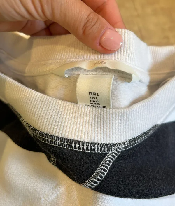 H&M Sweatshirt - Image 3