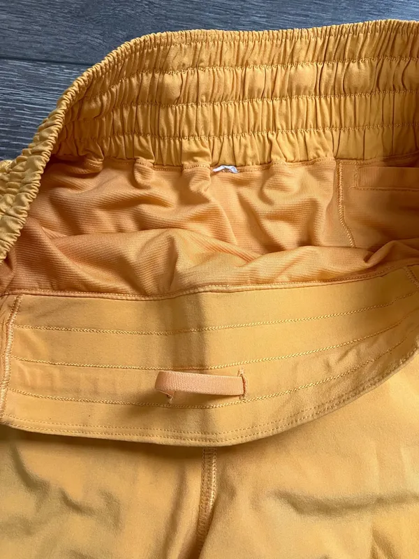 Lululemon Hottie Hot 2.5" - Image 3