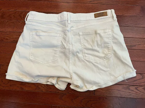 Levi’s Shorts - Image 2