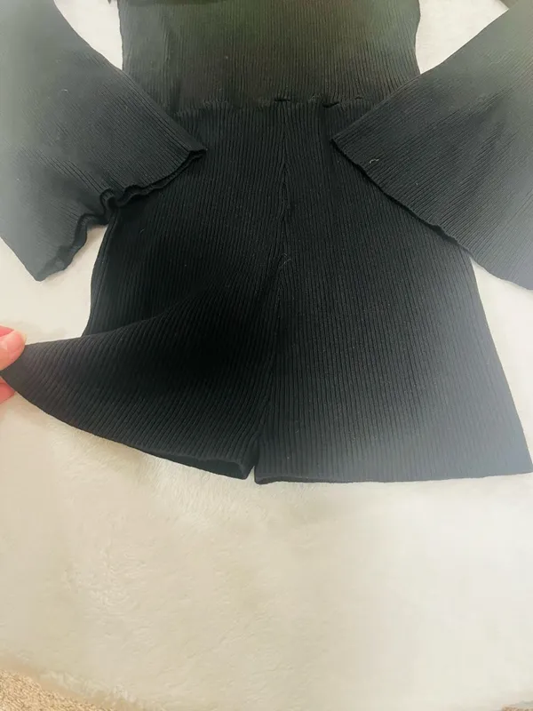 Black Ribbed Off-the-Shoulder Bell Sleeve Romper - Size M - Image 6