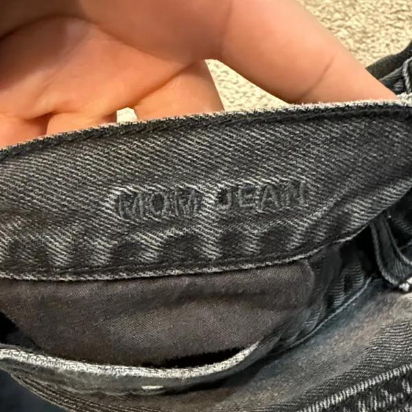 American Eagle Vintage Black Wash Distressed Mom Jeans Size 6 - Image 4