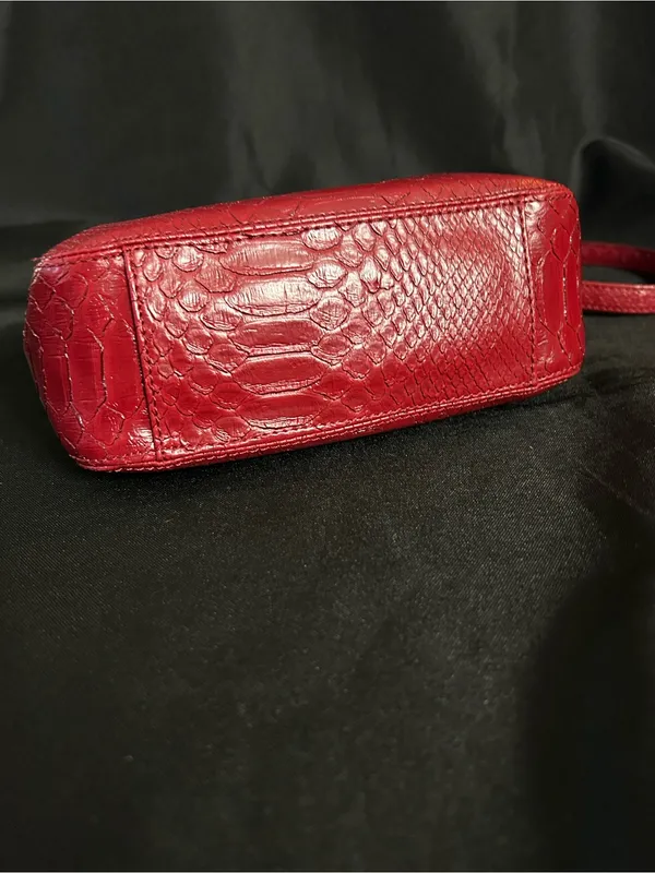 Liz Claiborne Scarlet Red Embossed Snake-Effect Crossbody Bag Purse - Image 8