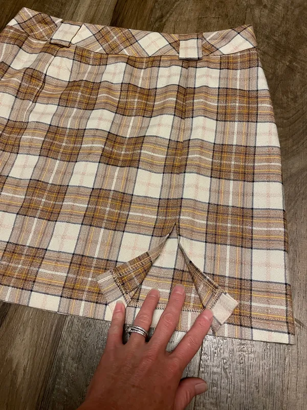 Sans Souci Lurex Plaid Mini Skirt with Front Slit - Beige & Cream Size Medium - Image 6