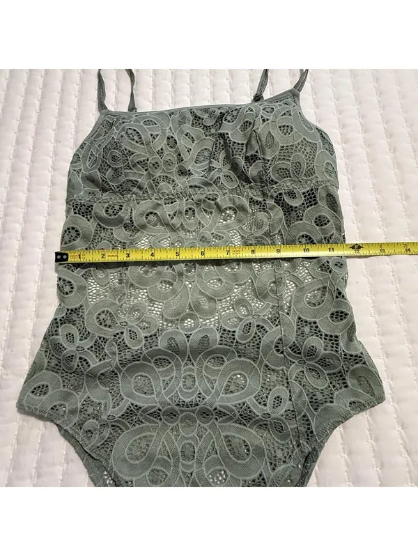 GILLY HICKS Small Green Lace Bodysuit Built In Bra Crochet Look Abercrombie - Image 3