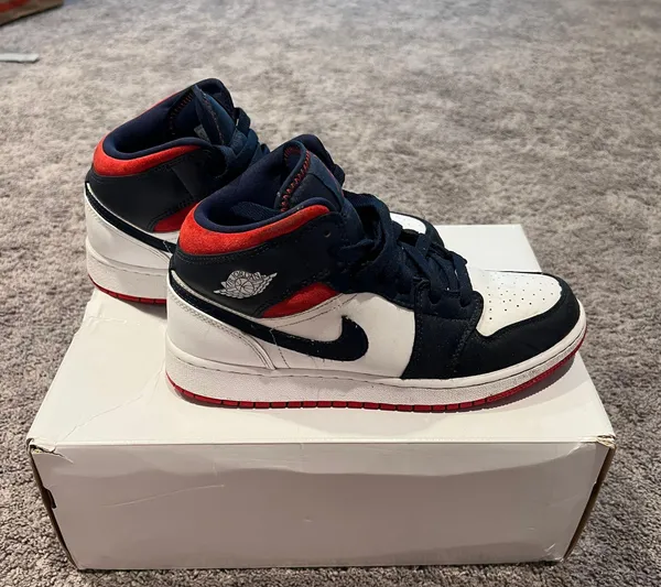 Air Jordan 1 Mid SE Olympic - Image 3