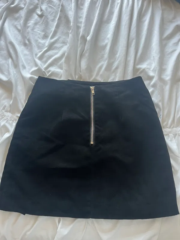 H&M Black Suede Skirt - Image 2