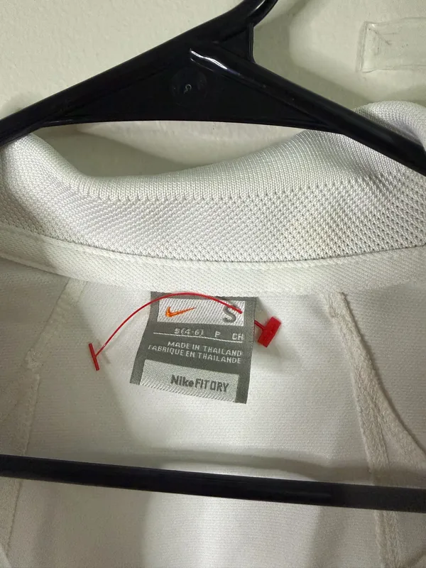 Nike Women's White Sleeveless Tank Top - Image 2