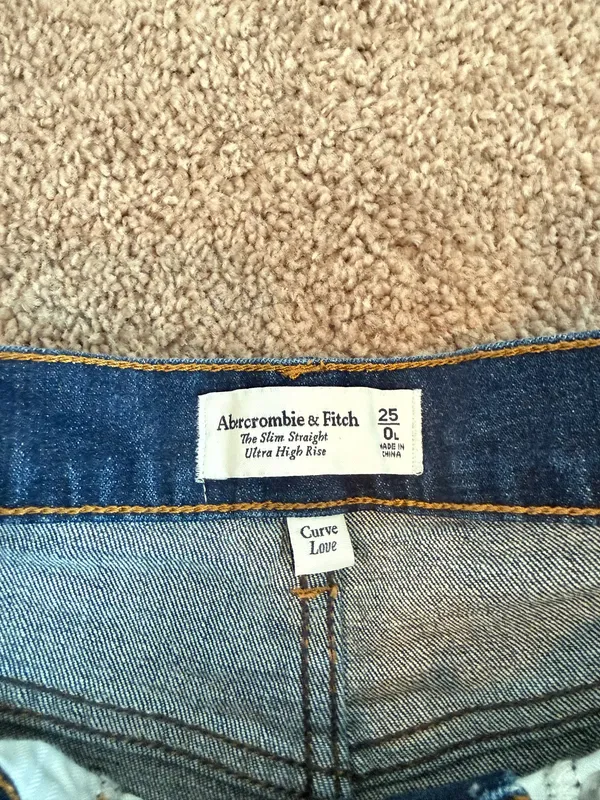 Abercrombie High-Rise Jeans Slim Straight - Image 4